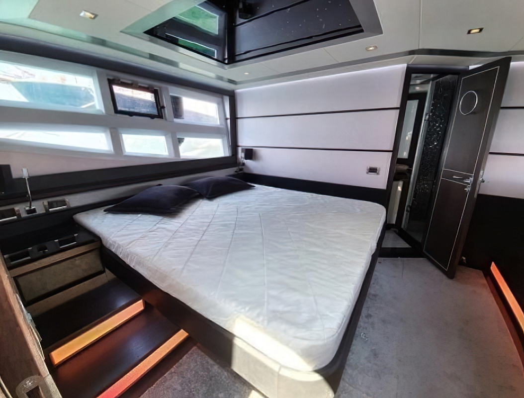 Продается моторная яхта Galeon 700 Skydeck